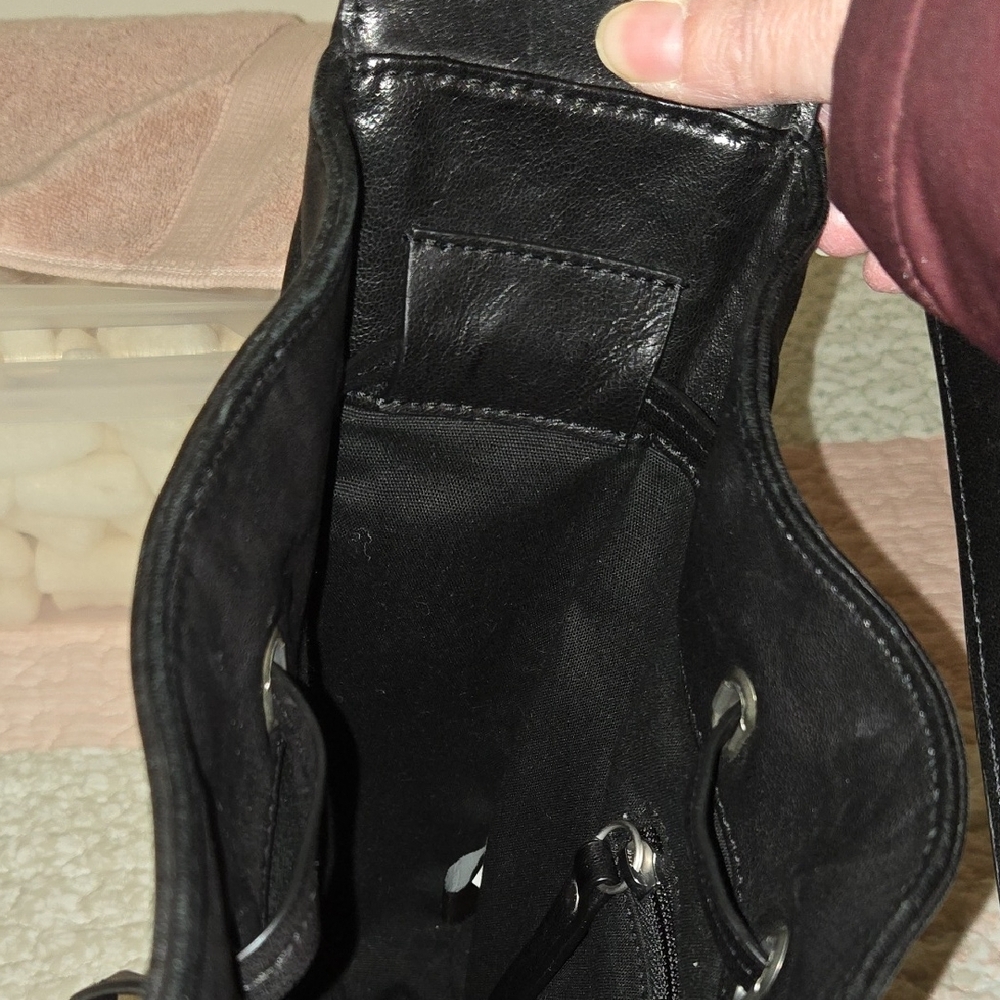 Frye Black Leather Shoulder Bag EUC - Picture 13 of 16